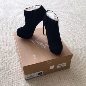 CHRISTIAN LOUBOUTIN | BLACK SUEDE DIRDIBOOTIE 150